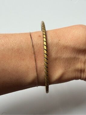 Simple Metal Gold Cuff
